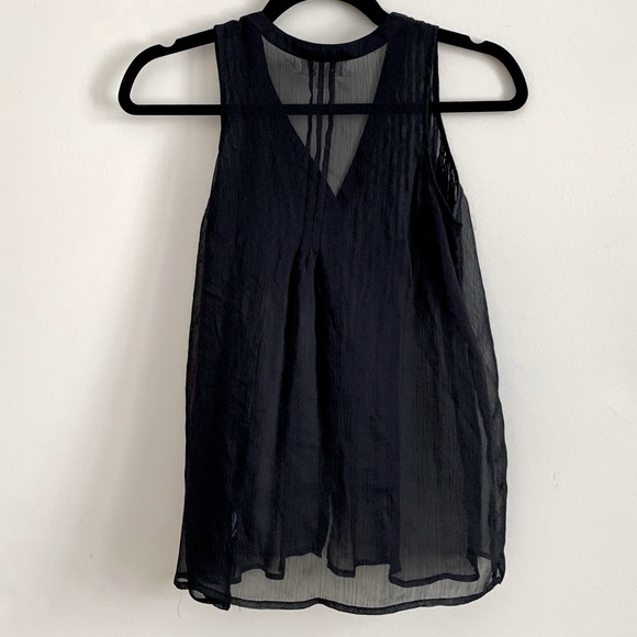 OLIVE & OAK Sheer Pleated Vest Tank in Size XS - Picture 3 of 3